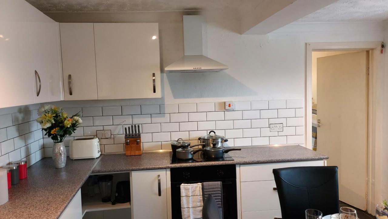 Gillings Villa -Perfect For Long & Short Stays Gillingham  Exterior foto